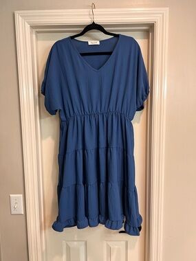 Blue Tiered V-Neck Midi Dress 
Boutique brand You and Me
Size XL